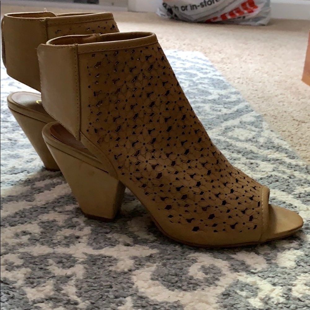 Open toed floral heel🌼